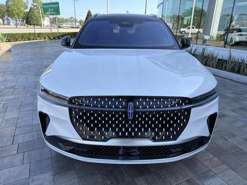White Platinum Metallic Tri-Coat 2026 Lincoln Nautilus Reserve
