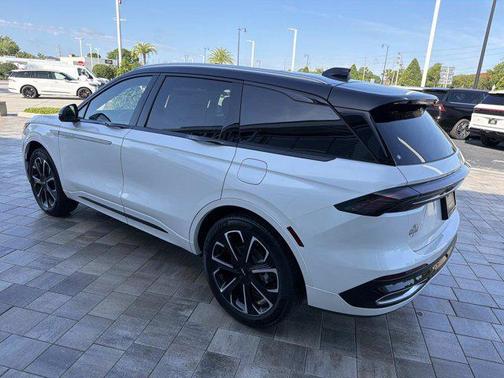 White Platinum Metallic Tri-Coat 2026 Lincoln Nautilus Reserve
