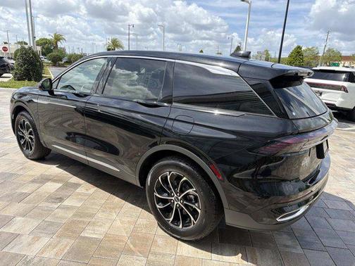Infinite Black Metallic Clearcoat 2026 Lincoln Nautilus Premiere
