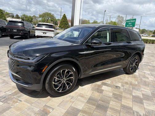 Infinite Black Metallic Clearcoat 2026 Lincoln Nautilus Premiere