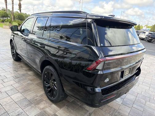 INFINITE BLACK MET CC 2026 Lincoln Navigator Reserve