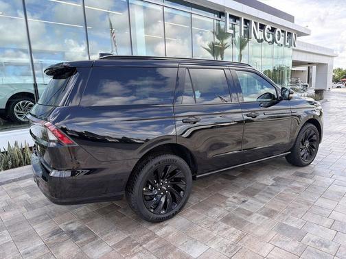 INFINITE BLACK MET CC 2026 Lincoln Navigator Reserve