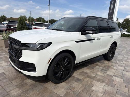 Pristine White Metallic Tri-Coat 2027 Lincoln Navigator Black Label