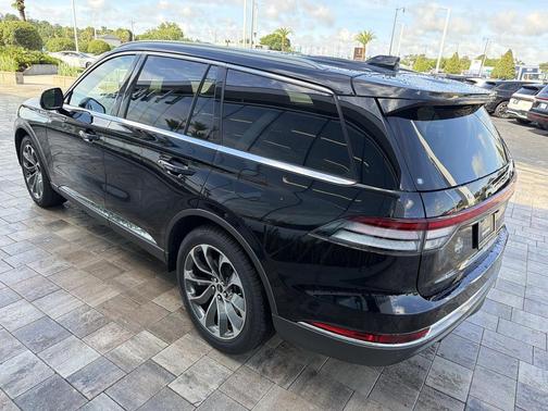 INFINITE BLACK MET CC 2026 Lincoln Aviator Reserve