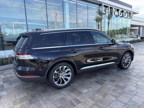 INFINITE BLACK MET CC 2026 Lincoln Aviator Reserve
