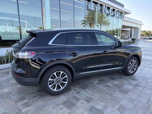 INFINITE BLACK MET CC 2022 Lincoln Nautilus Standard