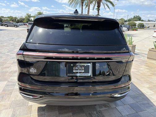 Infinite Black Metallic Clearcoat 2026 Lincoln Nautilus Premiere