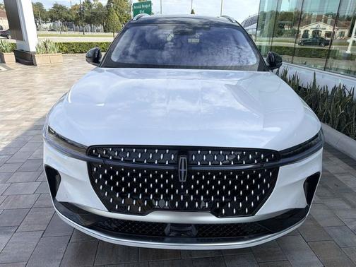 White Platinum Metallic Tri-Coat 2026 Lincoln Nautilus Reserve