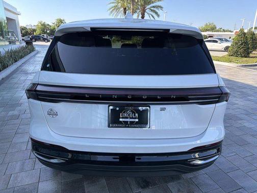 White Platinum Metallic Tri-Coat 2026 Lincoln Nautilus Premiere