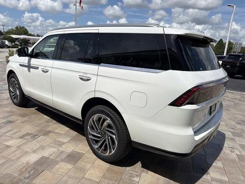 PRISTINE WHITE METALLIC 3C 2026 Lincoln Navigator Reserve