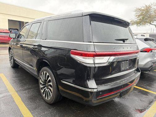 2022 Lincoln Navigator Black Label