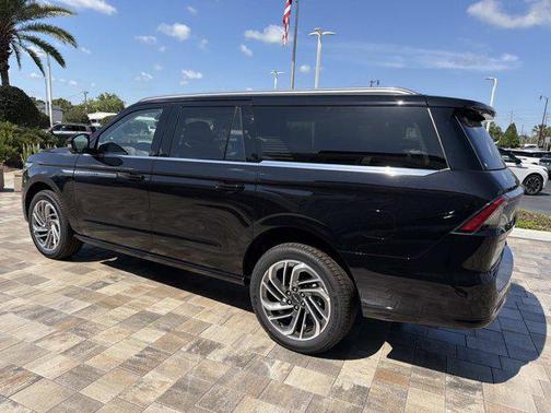 Infinite Black Metallic 2026 Lincoln Navigator Reserve