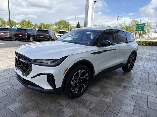 White Platinum Metallic Tri-Coat 2026 Lincoln Nautilus Premiere