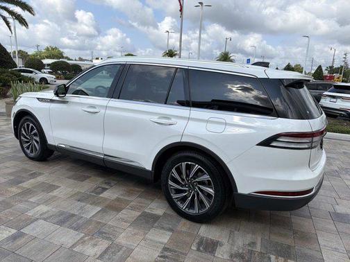 Pristine White Metallic Tri-Coat 2026 Lincoln Aviator Premiere