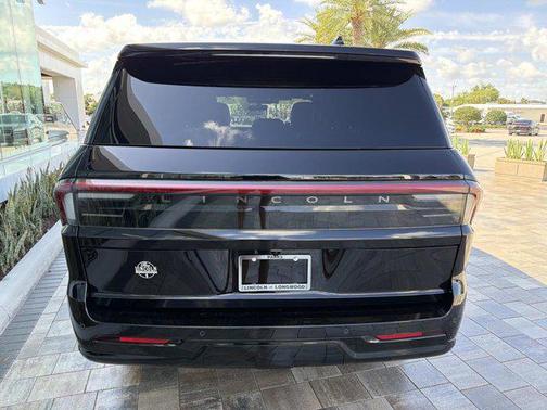 Infinite Black Metallic 2026 Lincoln Navigator Reserve