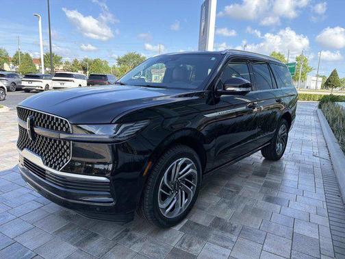 Infinite Black Metallic 2026 Lincoln Navigator Reserve