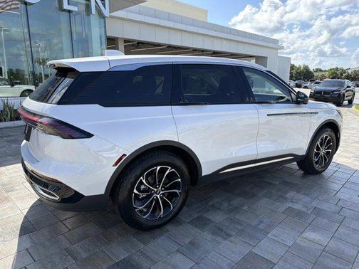 WHITE PLATINUM MET 3C 2026 Lincoln Nautilus Premiere
