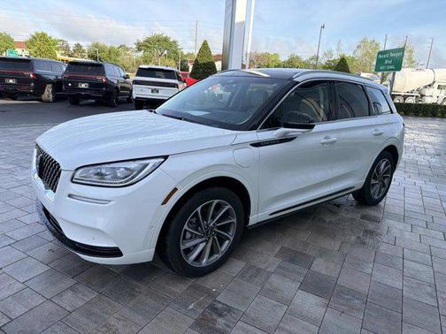 Pristine White Metallic Tri-Coat 2022 Lincoln Corsair Grand Touring
