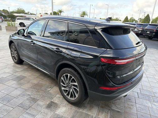 Infinite Black Metallic Clearcoat 2022 Lincoln Corsair Standard