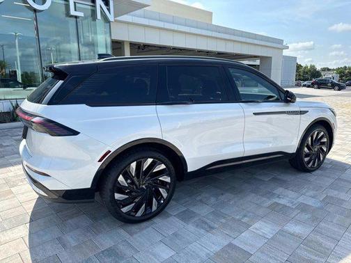 2025 Lincoln Nautilus Reserve