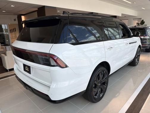 PRISTINE WHITE METALLIC 3C 2026 Lincoln Navigator Black Label