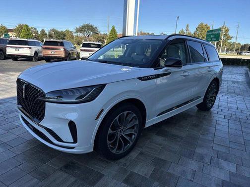 pristine white metallic tri-coat 2026 Lincoln Aviator Premiere