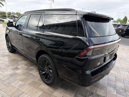 Infinite Black Metallic Clearcoat 2026 Lincoln Navigator Reserve