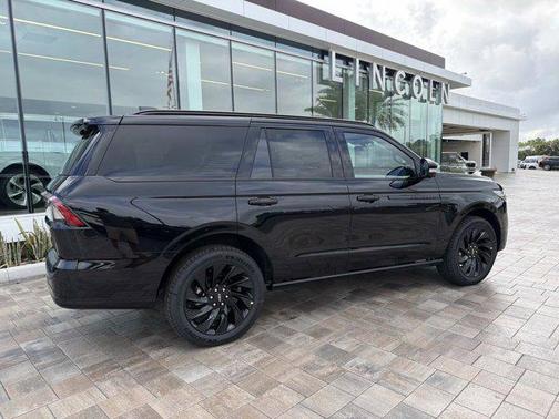 Infinite Black Metallic Clearcoat 2026 Lincoln Navigator Reserve
