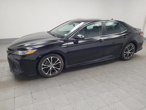 Midnight Black Metallic 2019 Toyota Camry Hybrid SE