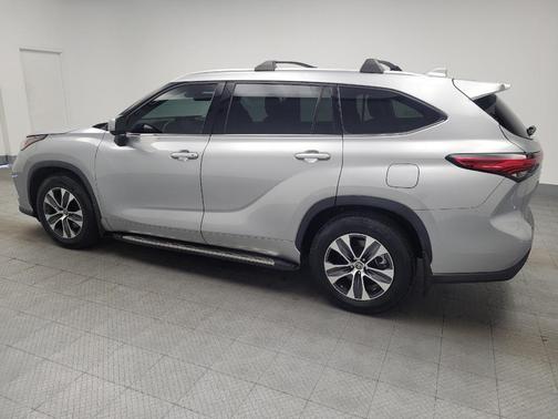 Celestial Silver Metallic 2022 Toyota Highlander XLE