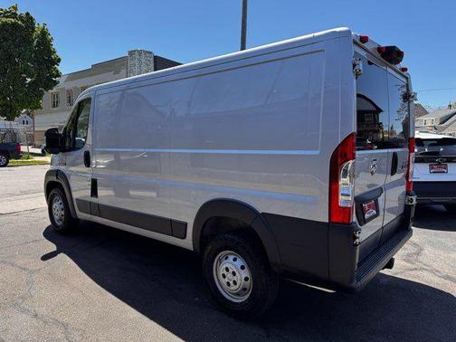 Bright Silver Metallic Clearcoat 2015 RAM ProMaster 1500 Low Roof