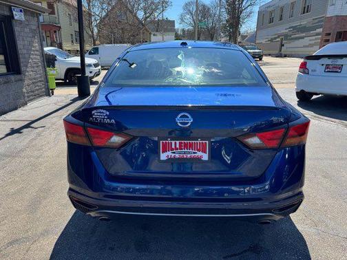 Blue 2020 Nissan Altima SR FWD
