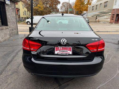 2014 Volkswagen Passat 1.8T Auto SE w/Sunroof & Nav