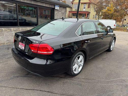 2014 Volkswagen Passat 1.8T Auto SE w/Sunroof & Nav