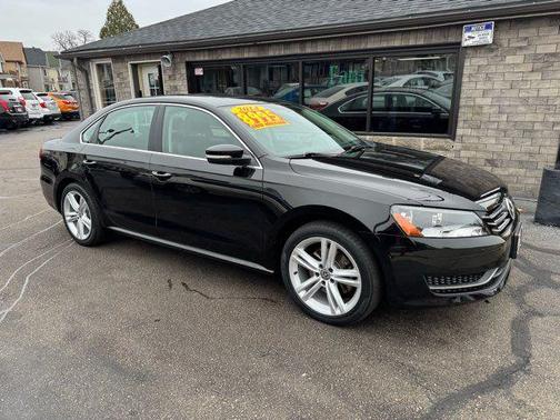 2014 Volkswagen Passat 1.8T Auto SE w/Sunroof & Nav