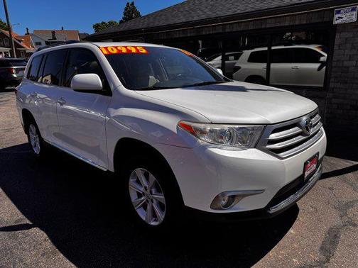 White 2013 Toyota Highlander SE
