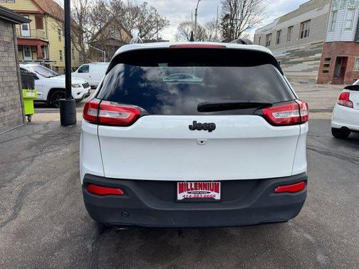 White 2016 Jeep Cherokee Latitude