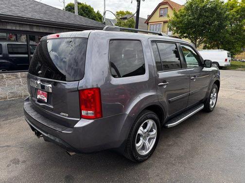 Gray 2014 Honda Pilot EX