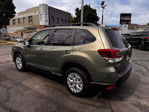 Green 2019 Subaru Forester Base