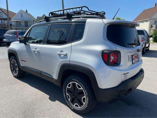 Photo 4 of 25 of 2015 Jeep Renegade Trailhawk
