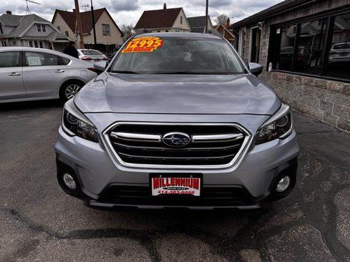 Ice Silver Metallic 2019 Subaru Outback 2.5i Premium