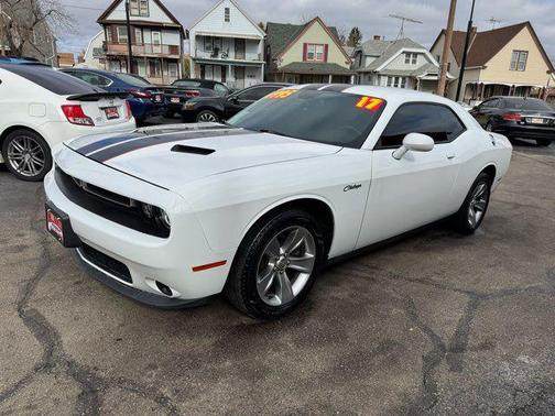 White Knuckle Clearcoat 2017 Dodge Challenger SXT