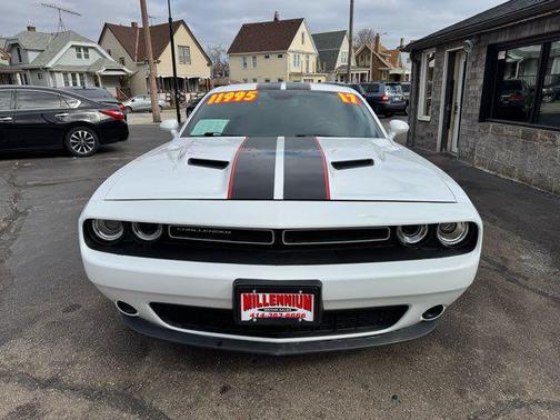 White Knuckle Clearcoat 2017 Dodge Challenger SXT
