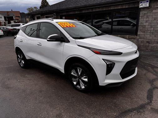 White 2022 Chevrolet Bolt EUV FWD LT