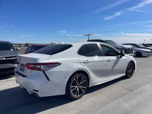 2019 Toyota Camry SE