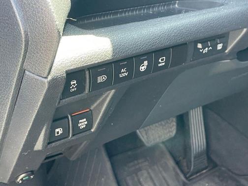 2025 Toyota Sienna Platinum