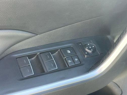 Ice Cap 2024 Toyota RAV4 XLE