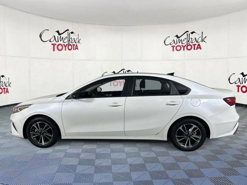 Snow White Pearl 2023 Kia Forte LXS