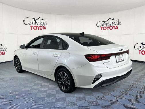 Snow White Pearl 2023 Kia Forte LXS