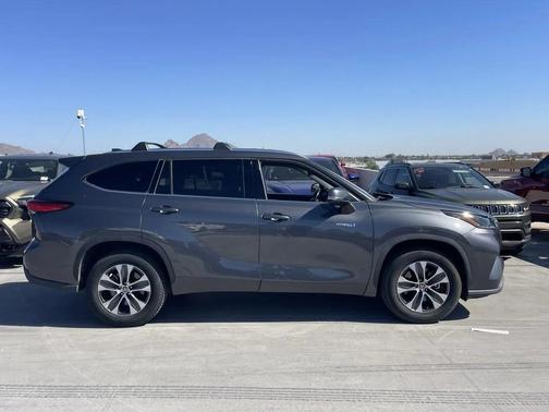 2021 Toyota Highlander Hybrid XLE